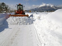 弘前市建設業クリエイトテクノ株式会社道路拡幅除雪作業